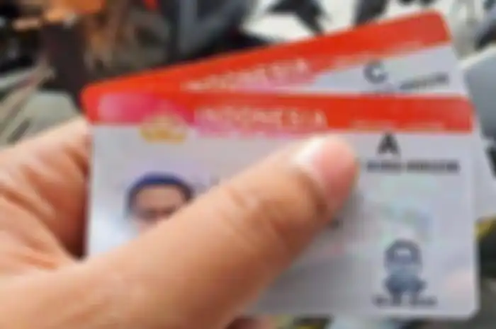 Denda belum punya SIM atau lupa membawa SIM lebih mahal mana, pemotor harus tahu.