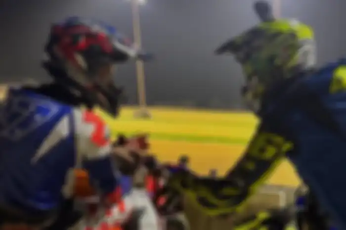 Casey Stoner dan Valentino Rossi balap flat track 