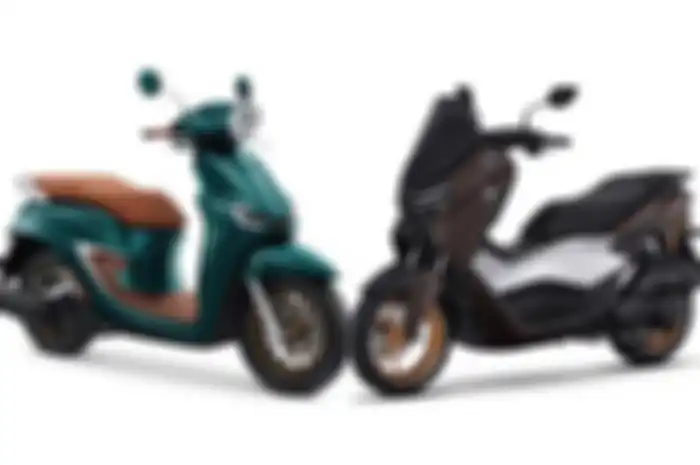 Foto ilustrasi motor baru Honda Stylo 160 ABS (kiri) dan Yamaha NMAX Turbo (kanan) yang dapat penghargaan di IMOS 2024.
