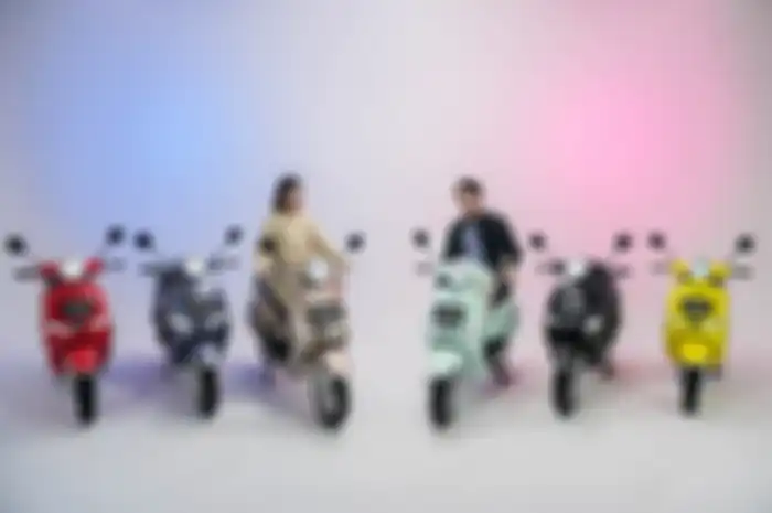 Pilihan warna motor listrik United C2000 yang diskon Rp 7 juta jarak tempuh 130 km.