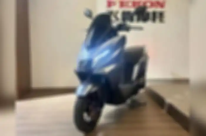 Tampilan depan motor matic baru yang harganya lebih murah dibandingkan Honda BeAT, yaitu Feken UHF150.