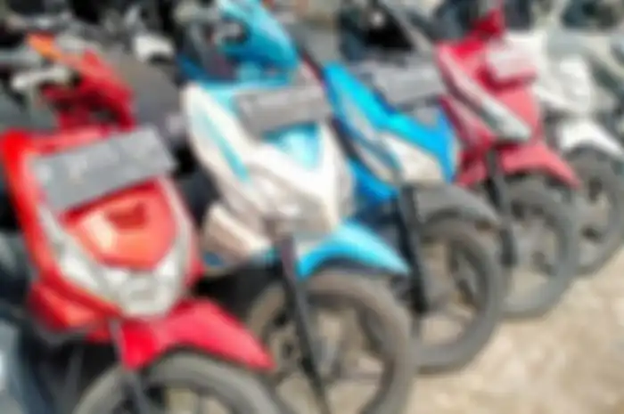 Foto ilustrasi motor murah di showroom unit seken.