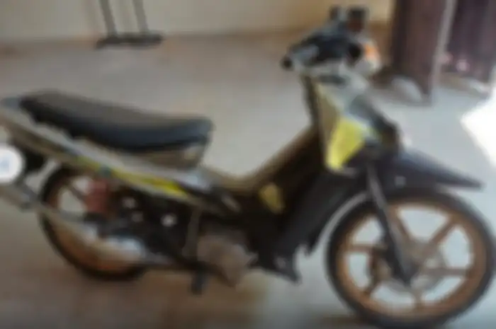 Motor 2-tak Yamaha F1ZR dilelang murah Rp 600 ribu.