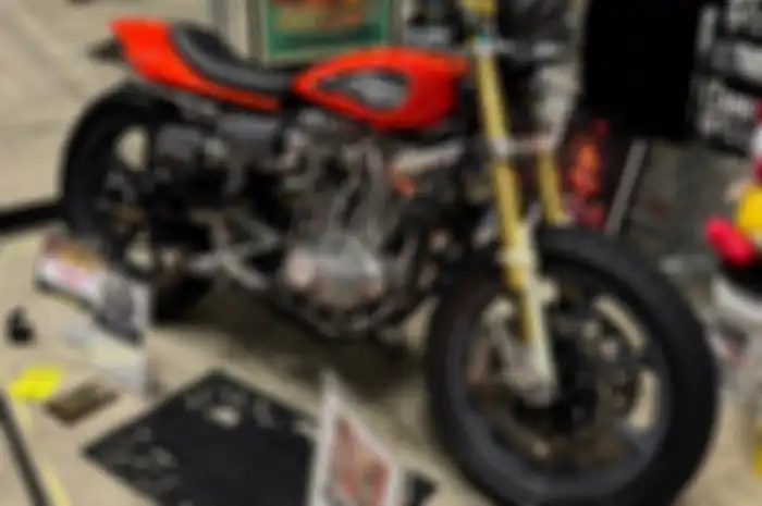 Modifikasi motor Harley-Davidson XR1200 karya Candy Tower. 