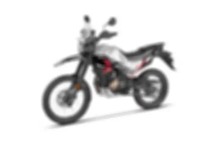 Tampak samping motor baru Hero Xpulse 200 Dakar Edition.