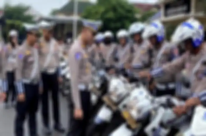 Sebelum razia Operasi Lilin 2024, kendaraan dinas polisi diperiksa.