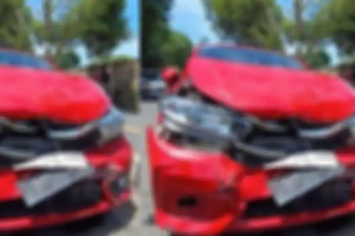Mobil Honda Brio yang menewaskan kakek pemotor berusia 74 tahun di Lampung, ringsek pada bagian depan.