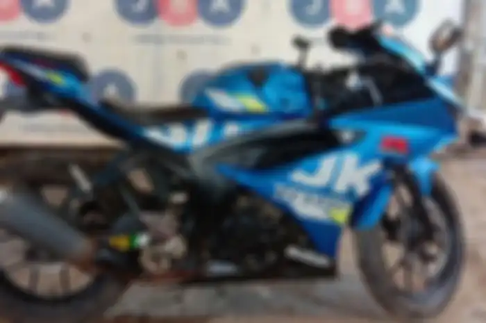 Motor sport Suzuki GSX 150R dilelang murah Rp 4 jutaan, cocok buat touring akhir tahun.