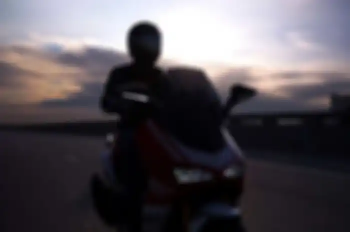 Tampilan siluet motor baru 2025 lawan serius Yamaha XMAX dan Honda Forza.
