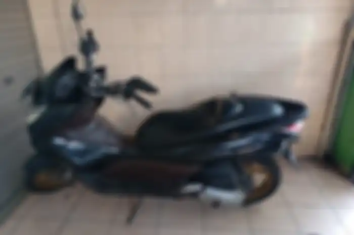 Lelang motor murah berupa sebuah Honda PCX yang unitnya jarang nih.