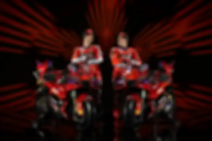 Marc Marquez dan Pecco Bagnaia bersama motor baru Ducati di MotoGP 2025, Desmosedici-GP25.
