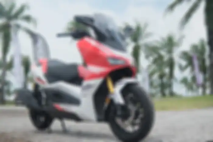 Moda Sportster S, skutik bongsor bermesin 125cc rancangan desainer asal Perancis.