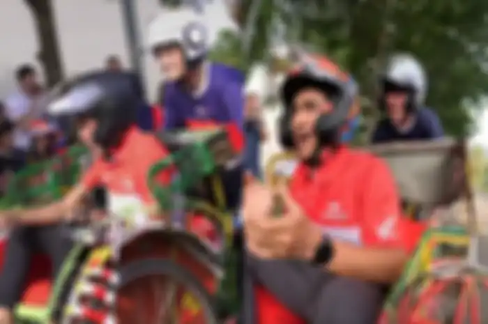 Luca Marini dan Joan Mir narik becak bersama pembalap AHRT