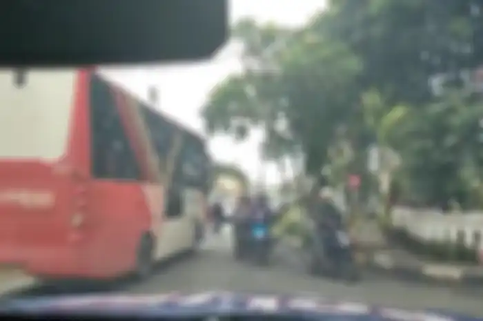 Foto ilustrasi pemotor lawan arah kena kamera tilang elektronik.