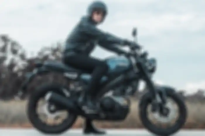 Ilustrasi kaki kiri rider Yamaha XSR 155 saat berhenti