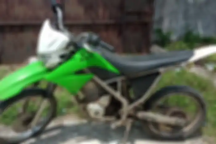 Kawasaki KLX tahun 2012 dilelang murah Rp 3 jutaan oleh KPKNL Singkawang, Kalimantan Barat.