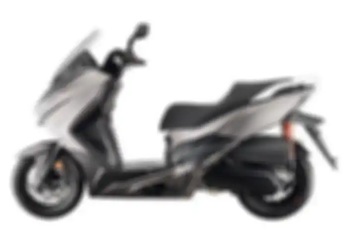 Sisi kiri motor matic baru QJMotor Fort 250.