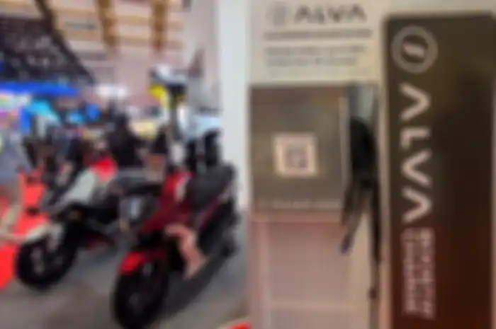 Alva memperkenalkan motor listrik dan teknologi ACCEL Charge di IIMS 2025.