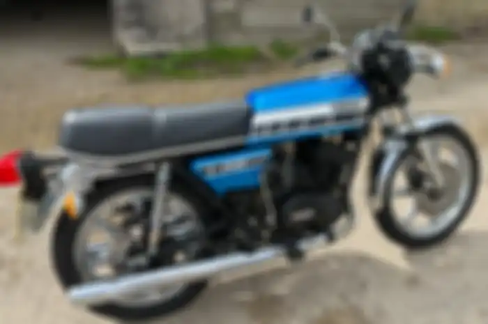 Yamaha RD 400C merupakan motor pertama di dunia yang pakai pelek racing.
