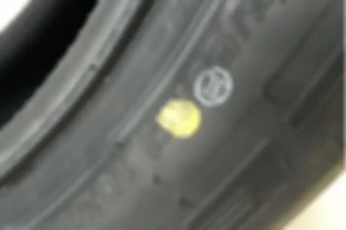 Pahami bulatan kuning pada ban motor baru punya arti penting.