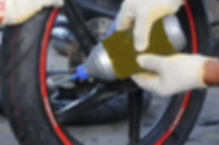 Motor menggunakan cairan anti bocor.