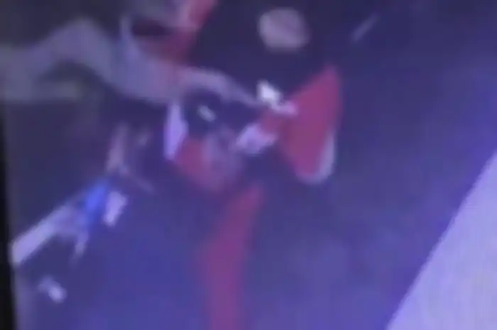 Pemotor perempuan ngamuk tampar petugas di SPBU Pertamina di Jalan Karangsatria, Kecamatan Tambun Utara, Kabupaten Bekasi.