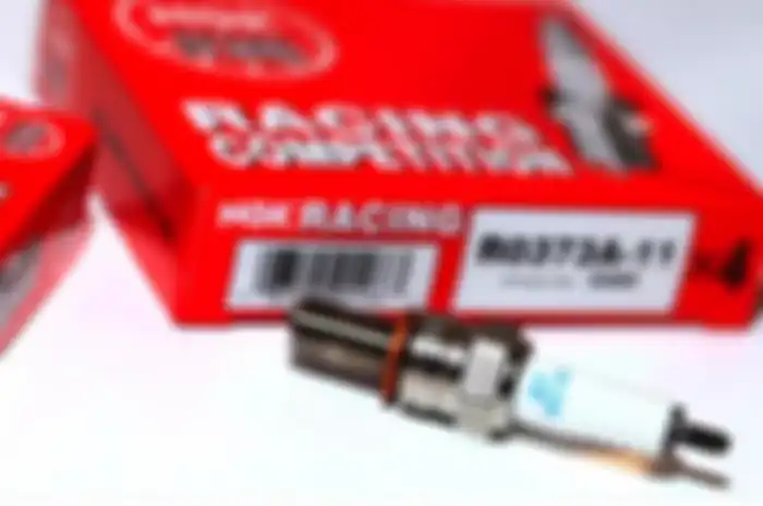 Harga busi racing R0373A-9 di official store NGK saja banderolnya tembus Rp 597 ribu.