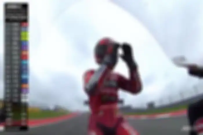 Momen Pecco Bagnaia melakukan selebrasi teropong di MotoGP Amerika 2025 pada Minggu (30/3) waktu setempat.