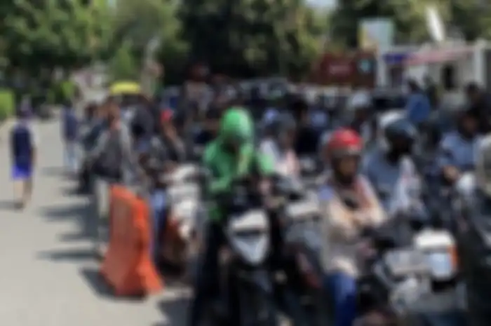 Antrean pemotor mau bayar pajak kendaraan di Samsat Kota Bogor, lagi ada pemutihan.