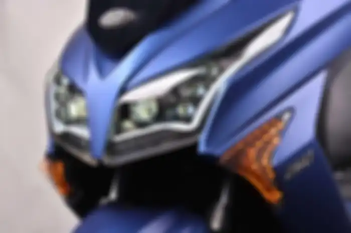 Bentuk lampu depan motor matic baru saingan Yamaha XMAX, Modenas Elegan 250 EX 2025.