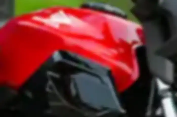 Bagian tangki bensin motor sport baru Honda yang mendapatkan penyegaran.
