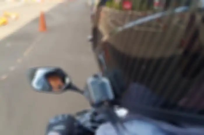 Foto ilustrasi microsleep pas naik motor.