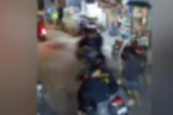 Gengster bermotor bersenjata tajam menyerang permukiman warga di Jalan Swasembada Barat X, Kelurahan Kebon Bawang, Tanjung Priok, Jakarta Utara, terjadi pada Kamis (1/5/2025) dinihari. 