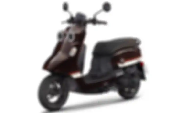 Skutik baru Yamaha Vinoora 125 2025 dibekali mesin Bluecore 125cc, bensinnya irit per liter bisa tempuh Jarak 54.6 km.