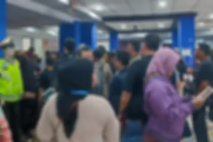 Posko Electronic Traffic Law Enforcement (ETLE) di Subdit Gakkum Ditlantas Polda Metro Jaya, Pancoran, Jakarta Selatan yang ramai, Kamis (17/4/2025).