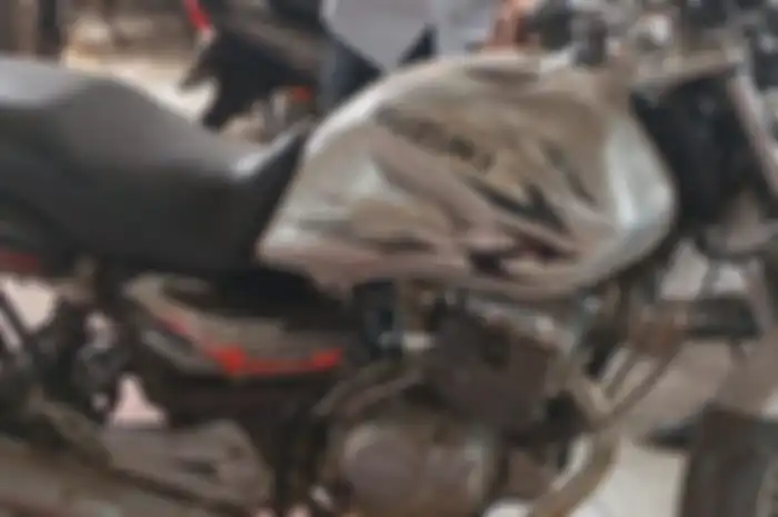 Motor murah Suzuki Thunder buka harga Rp 1 jutaan, dikenal musuh SPBU karena sering dipakai menimbun BBM.