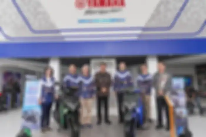 Management PT. YIMM meresmikan Yamaha Dealer Premium yang ditandai dengan re-opening Sentral Yamaha Calaca di Manado, Jumat 25 April 2025.