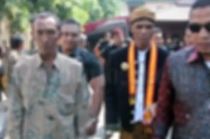 Hercules ternyata pernah mendapat gelar bangsawan dari Keraton Solo pada 2012 lalu. Dia dianggap berjaya melestarikan budaya Jawa meskipun bukan orang Jawa (Tribun Jogja)