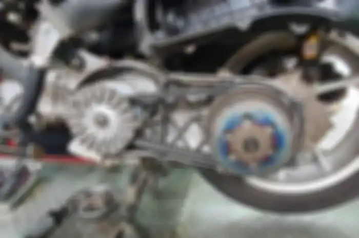 Muncul suara kasar dari mesin Yamaha NMAX, bisa dipastikan kondisi tonjokan keteng mulai lemah.