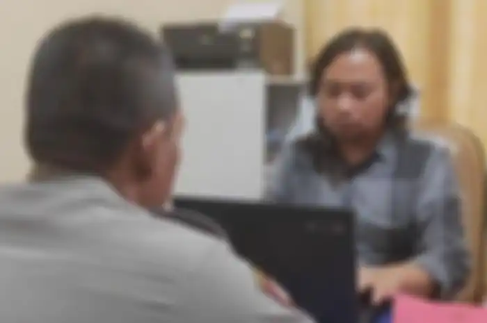 Aipda S, anggota salah satu Polsek di jajaran Polres Sampang tengah diperiksa Profesi dan Pengamanan (Propam)  akibat diduga melakukan penggelapan motor dinas. 