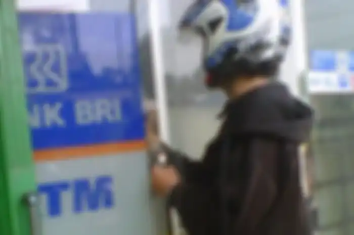 Ilustrasi, bikers yang bekerja gaji di bawah Rp 3,5 juta dapat bantuan pemerintah, cek saldo ATM disalurkan mulai Juni 2025.