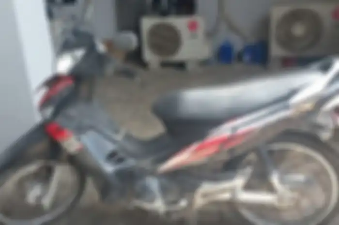 Motor seken Honda Supra X tahun 2011 dilelang murah meriah Rp 1,5 juta lokasi di Kupang, NTT.