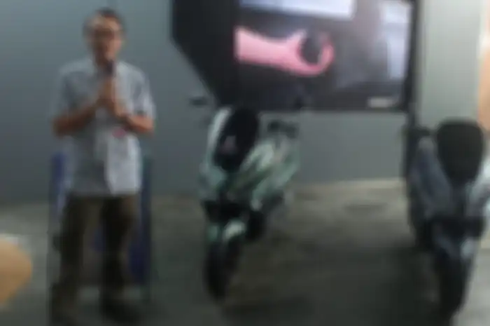Polytron resmi membuka dealer baru di Prince Centre Building, Sudirman Jakarta sekaligus perkenalan warna baru motor listrik Polytron Fox R.