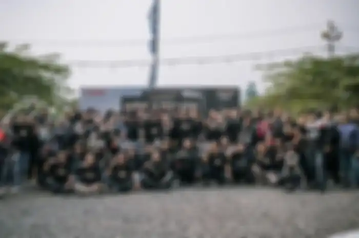 Ratusan bikers seru-seruan di Pantai Carita Banten, para pengguna NMAX ini ikut merayakan 10 tahun Yamaha NMAX di Indonesia.