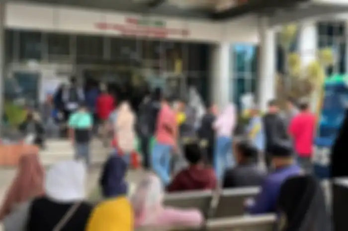 Kantor Badan Pendapatan Daerah (Bapenda) Jawa Barat diserbu pemilik kendaraan di program pemutihan yang berakhir 30 Juni 2025.