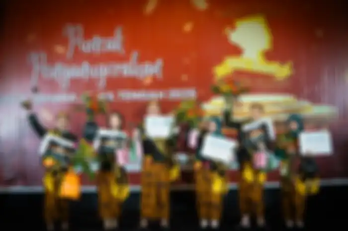Fikri Alhaddar dan Maulida Zahra Sabet ditetapkan sebagai Juara I Penganugerahan Duta Bahasa Jawa Tengah 2025 (Balai Bahasa Jawa Tengah)