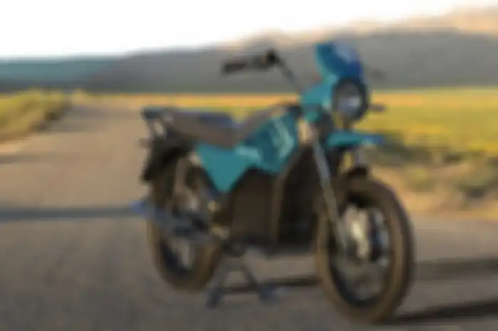 Motor listrik baru Zeno Emara 2025 resmi diluncurkan, harga Rp 22 jutaan.