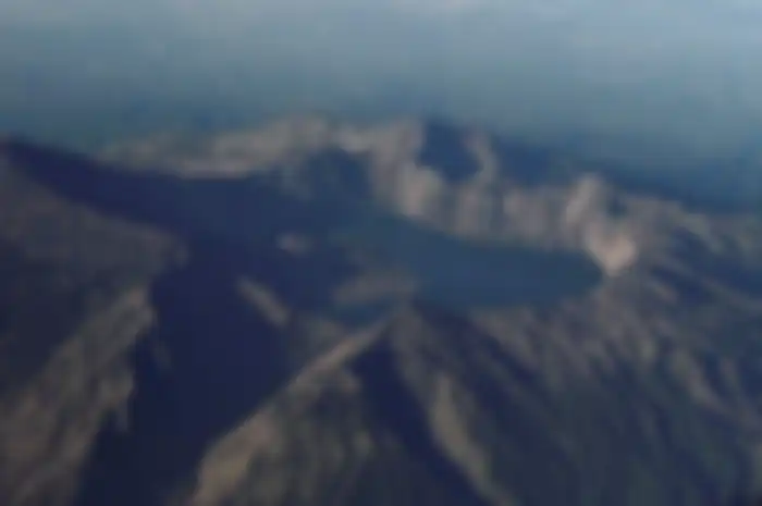 Gunung Rinjani adalah bagian dari Gunung Samalas yang juga dikenal sebagai Rinjani Purba yang disebut sudah meletus sejak 14 ribu tahun yang lalu (Kompas.ID/Iwan Setiawan)