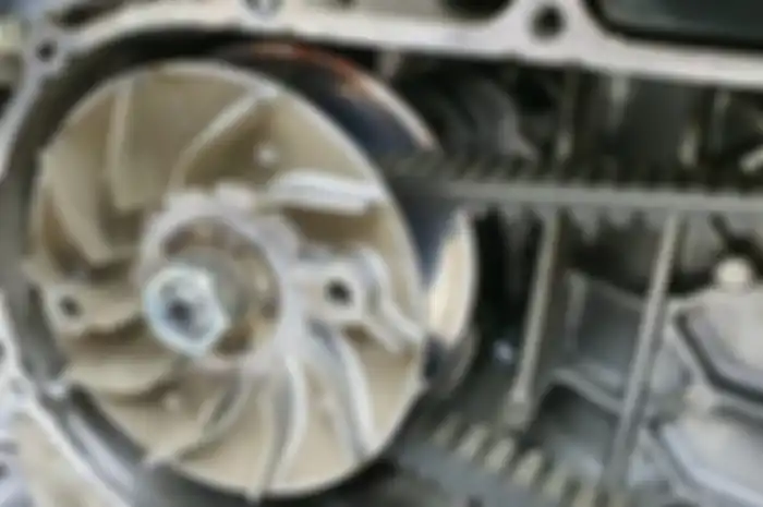 Perhatikan kondisi puli di CVT skutik, ganti jika kondisinya sudah aus.