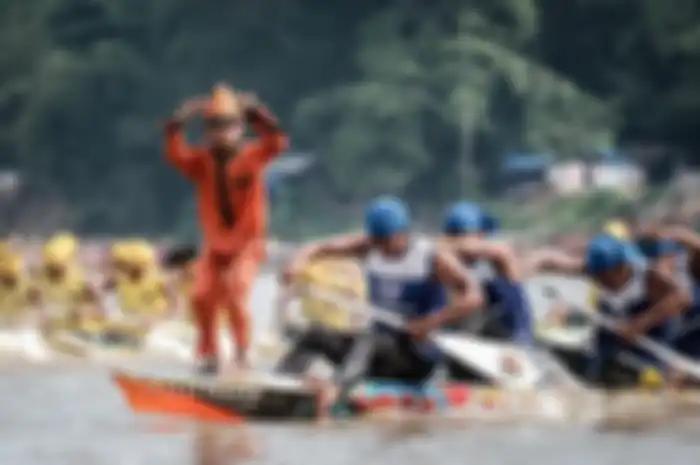 Pacu Jalur, tradisi lomba perahu ala masyarakat Melayu Riau yang mencuri perhatian dunia. Pada 2014 lalu, pemerintah telah menetapkannya sebagai bagian integral dari Warisan Budaya Nasional Tak-benda dari Kabupaten Kuantan Singingi Provinsi Riau Indonesia (Dok Kemenparekraf via Kompas.com)